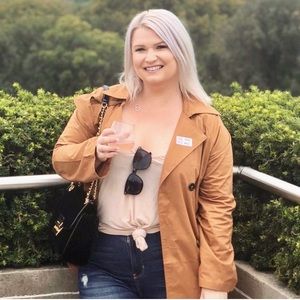 Meet your Posher, Lindy